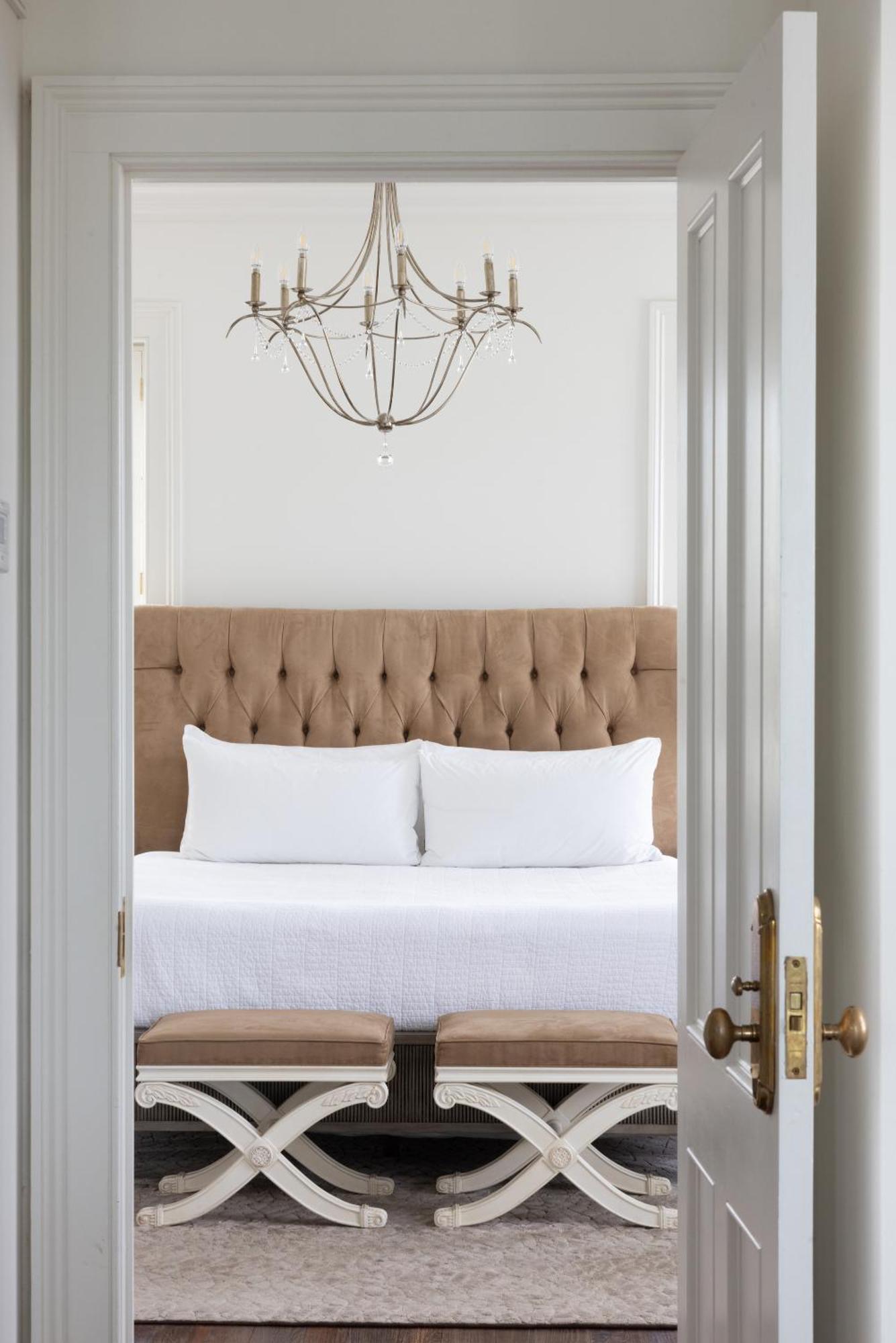 Kasa Jules Savannah Room photo